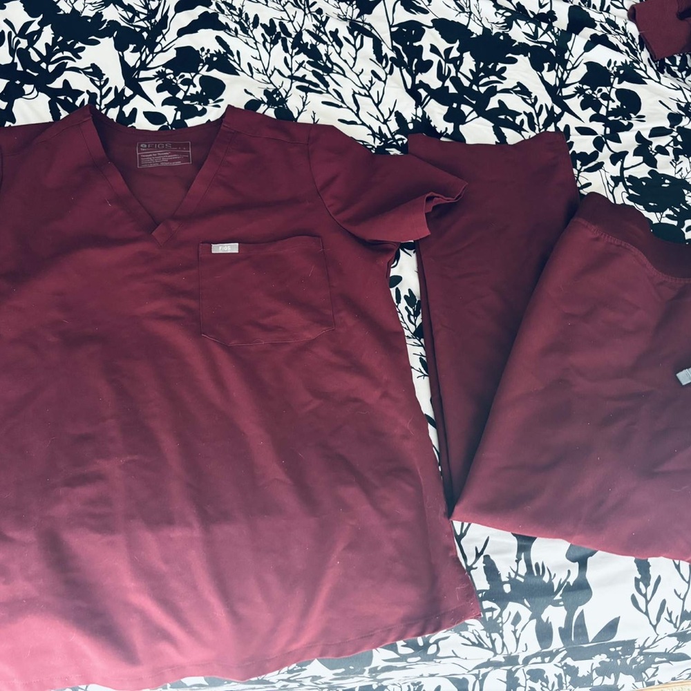 Figs Burgundy Scrub Set